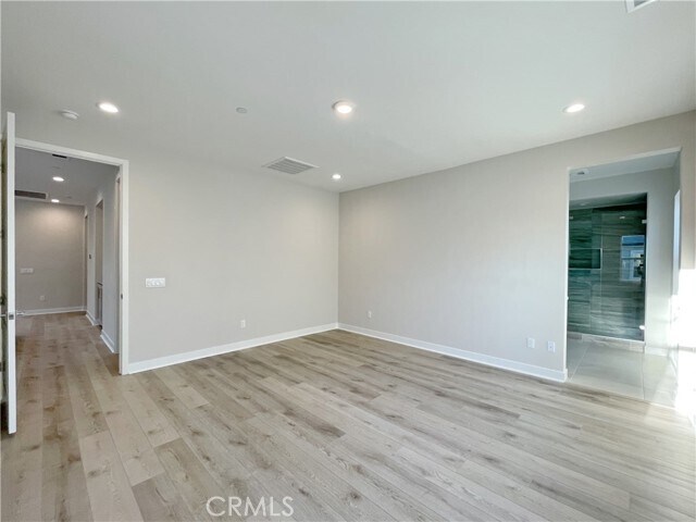 Building Photo - 140 Holliston