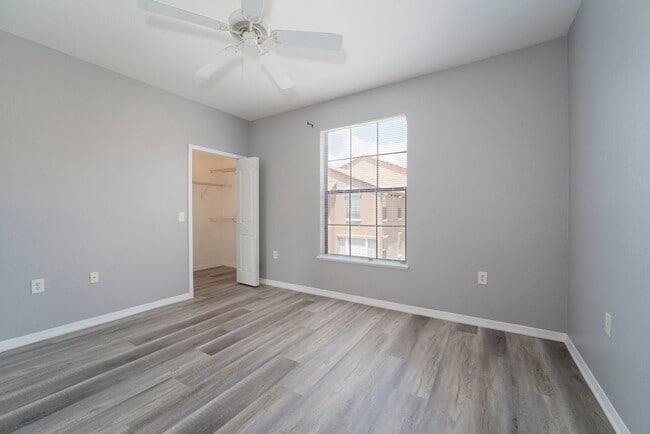 Building Photo - Nice 3/2.5 Townhouse with 2-Car Garage in ...