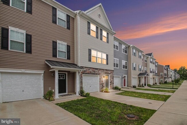 Building Photo - 2525 Drake Ln