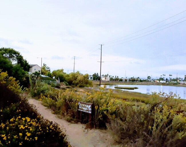 Famosa Slough trail - 2743 Camulos St