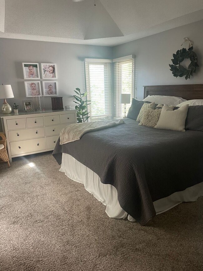 Building Photo - Beautifully Updated Pepperwood Three Bedroom!