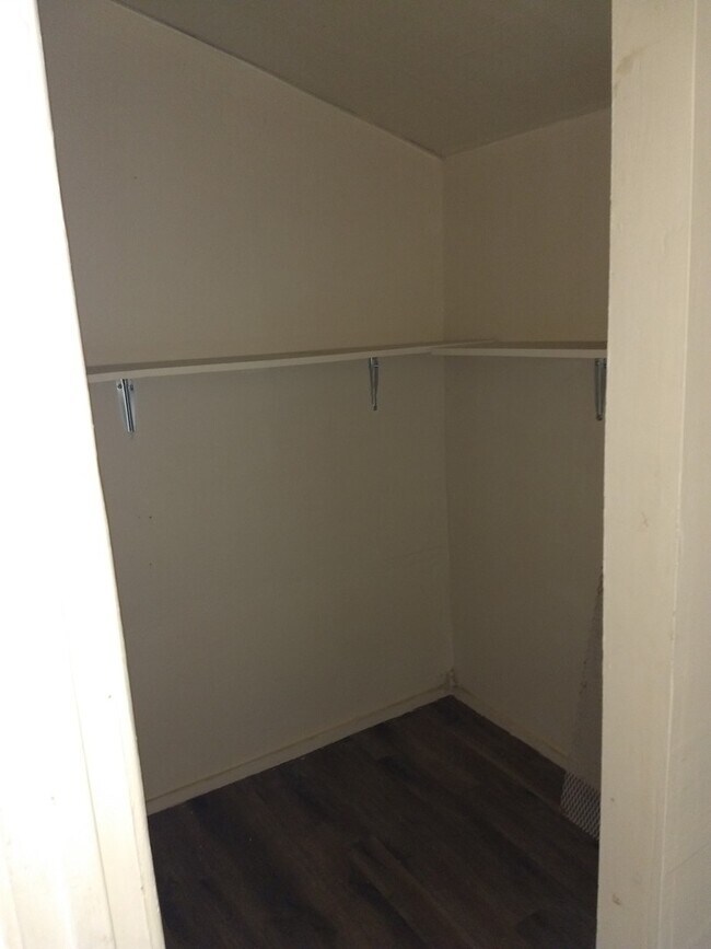 Building Photo - 920 Gardenia St