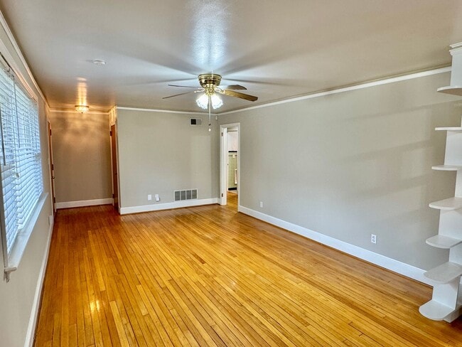 Building Photo - Charming 3 Bedroom / 1 Bath Home with Orig...