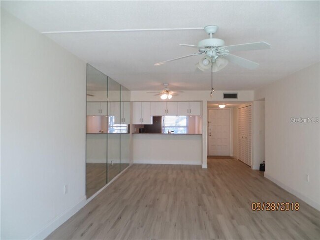 Building Photo - 121 Island Way