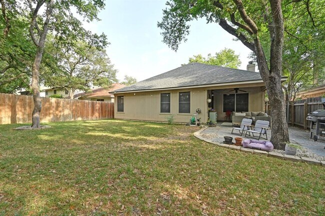 Building Photo - 2041 Desco Dr