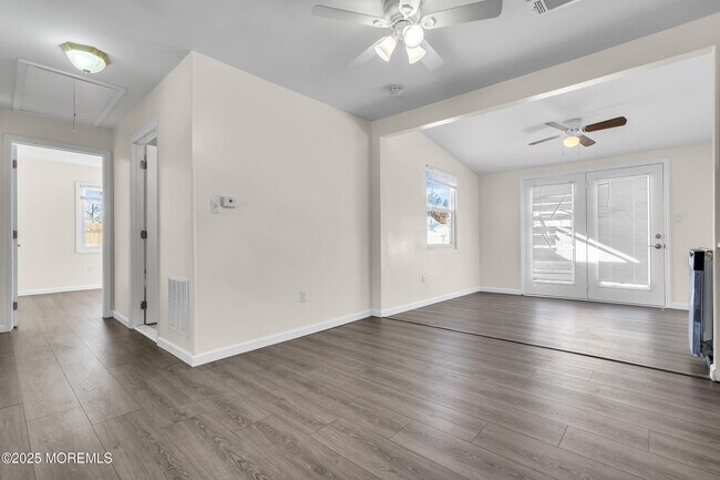 Building Photo - 140 Main Bayway