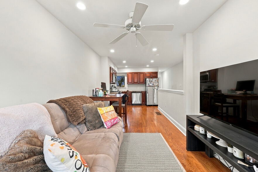 Living Room - 2612 Ellsworth St