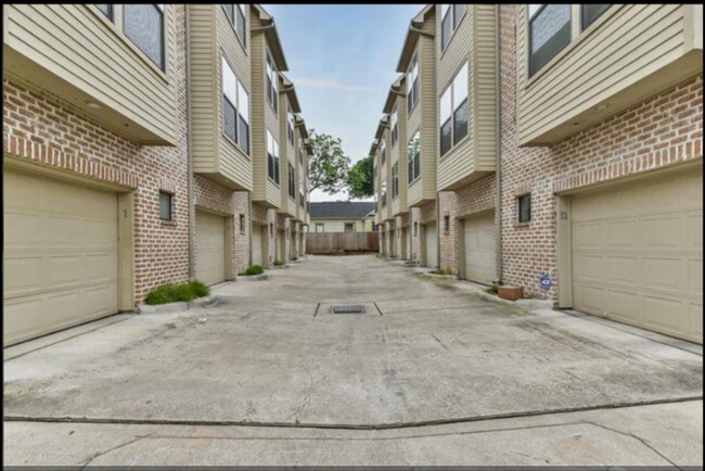 Building Photo - 3950 Floyd St