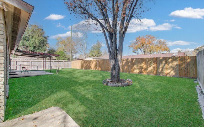 Building Photo - 5926 Ettrick Dr