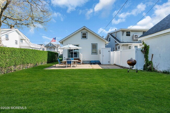 Building Photo - 307 18th Ave