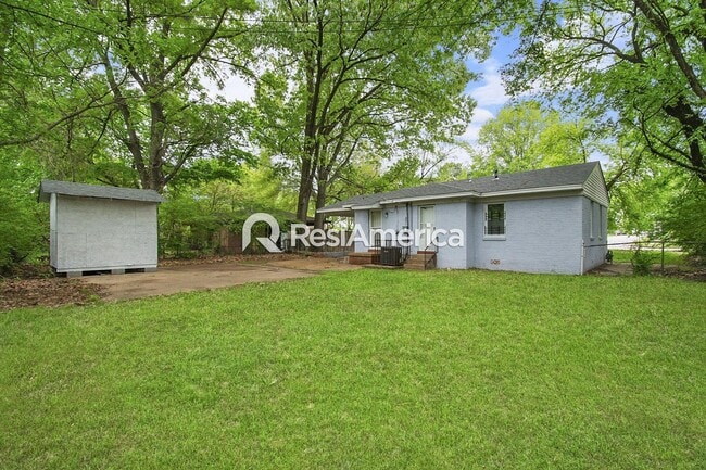 Building Photo - Redone and ready for move in