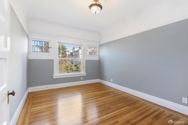 Building Photo - 376 Frederick St
