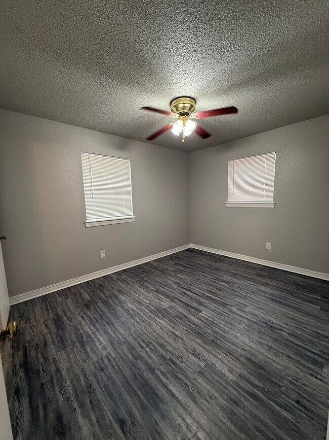 Building Photo - 3 bed, 11/2 bath home in North Norman