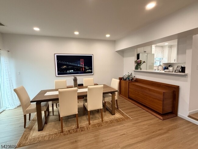 Building Photo - 22 Castle Ridge Dr