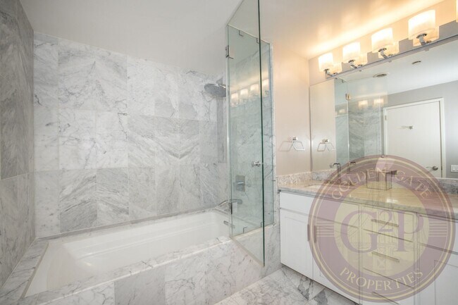 Building Photo - Financial District - 2 BR, 2 BA Condo 1,510 Sq. Ft. - 3D Virtual Tour, Furnished or Unfurnished O...