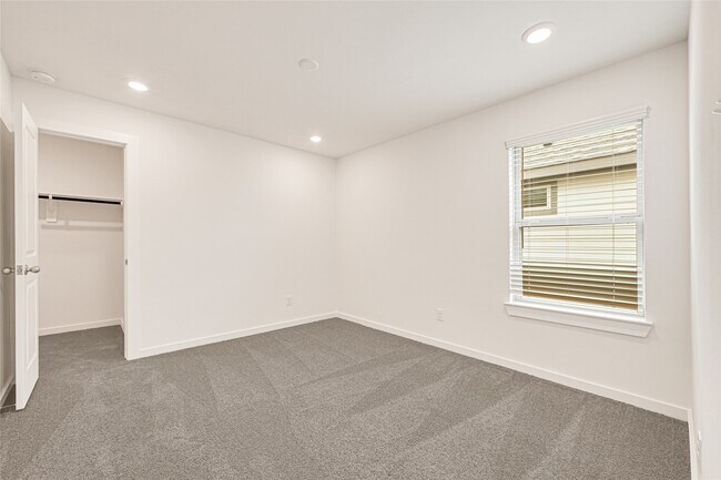 Building Photo - 31823 Autumn Spur Ln