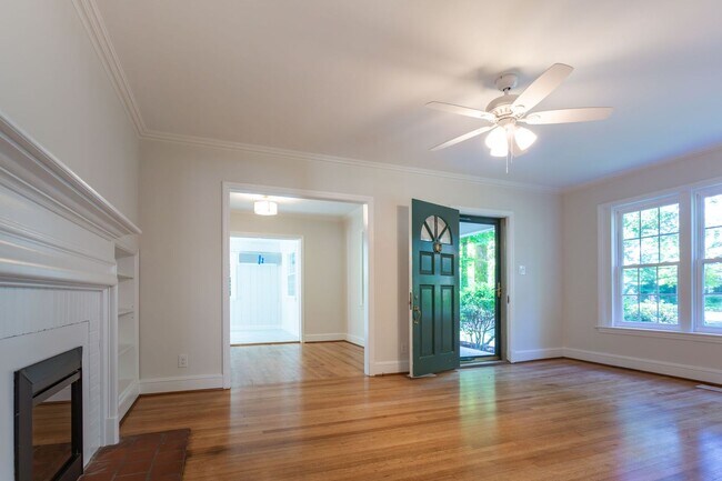 Building Photo - 3408 Kirby Dr