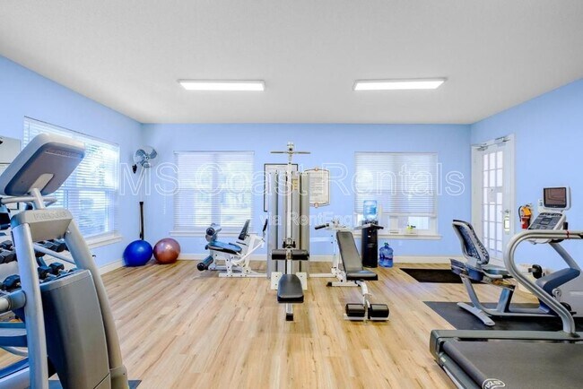 Building Photo - 2252 Beach Dr