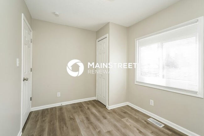 Building Photo - 3050 S Roena St