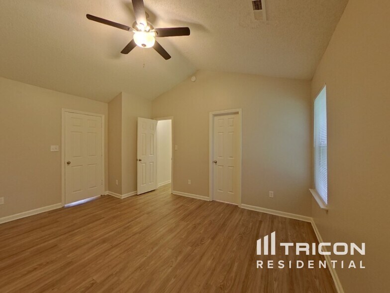 Building Photo - 1128 Summit Hills Dr