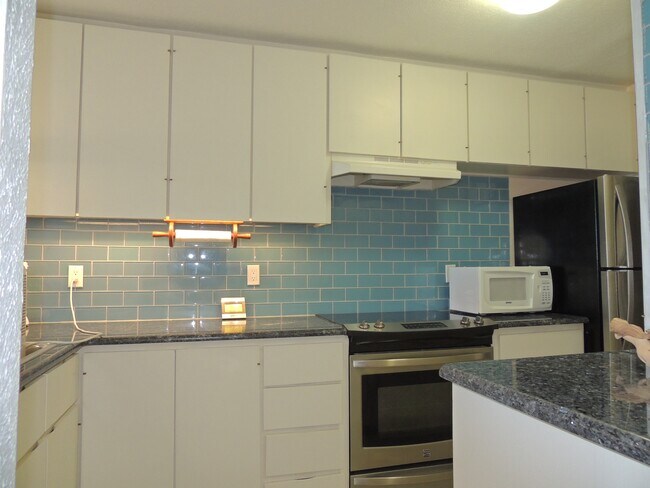 Building Photo - 4302 Ocean Dr