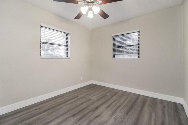 Building Photo - 6808 Ravenna Ave