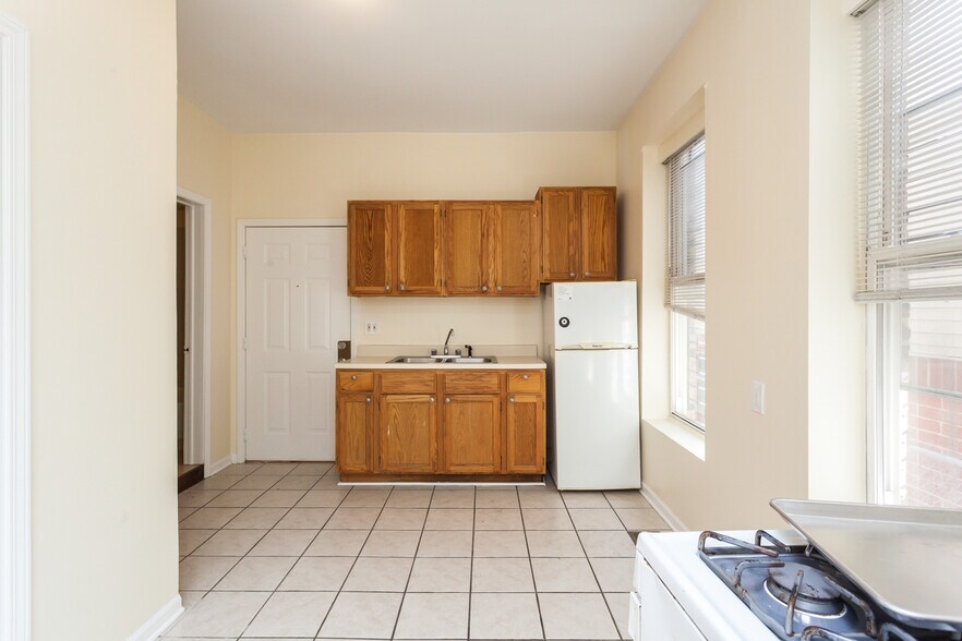 Building Photo - 1310 N Artesian Ave