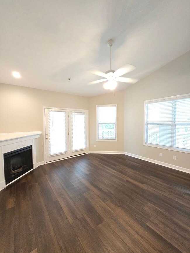 Building Photo - Cape Cottages Condos - 3BD/2BA - Less than...