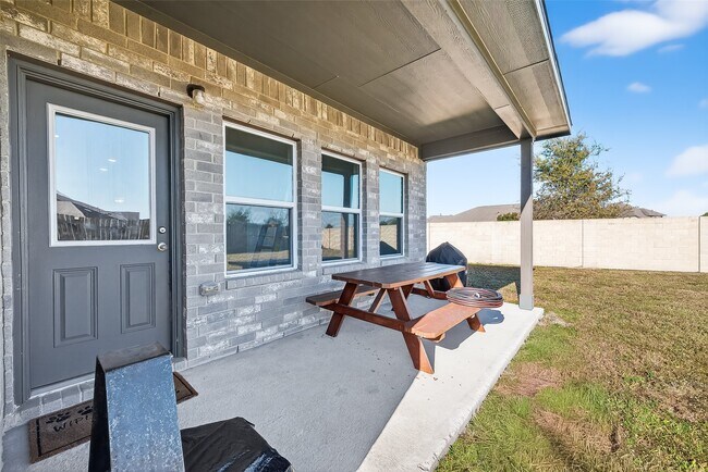 Building Photo - 2422 Agassiz Dr