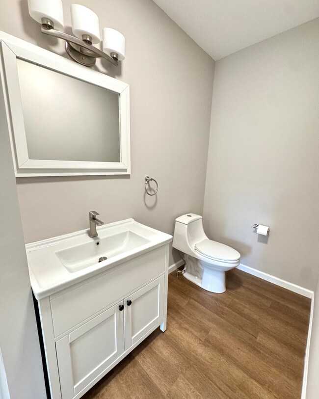 Building Photo - 2 Bed 2 Bath House on Easley Avenue