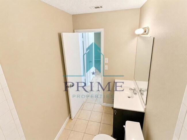 Building Photo - 9900 Randall Dr