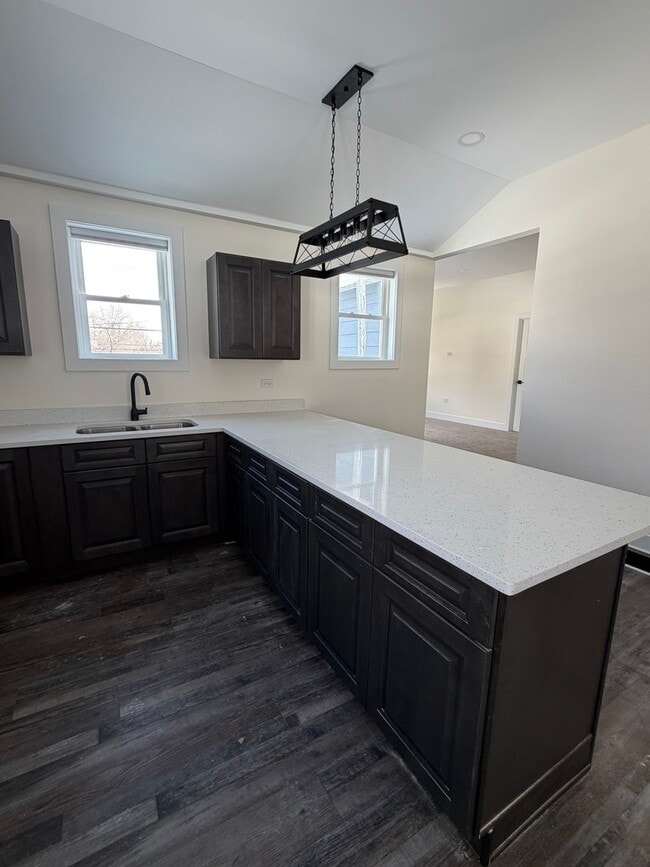 Building Photo - 915 S Spencer Rd