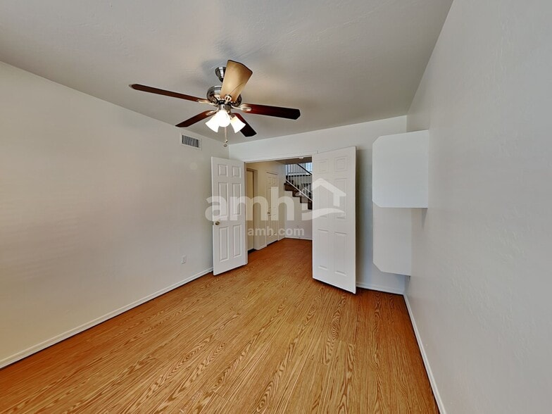 Building Photo - 539 S Apache Dr