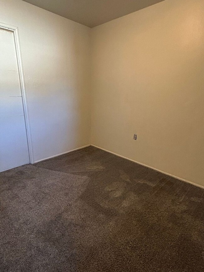 Building Photo - 1020 Warner St