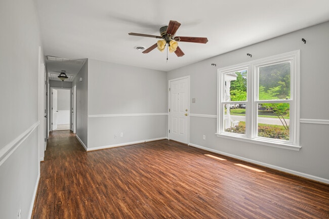 Building Photo - 5712 Sara Kay Dr