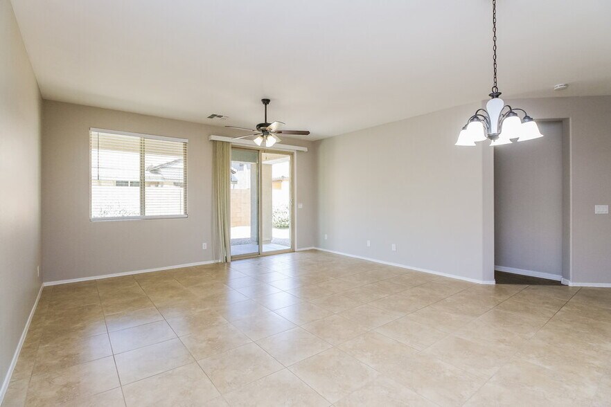 Building Photo - 20968 E Creekside Dr