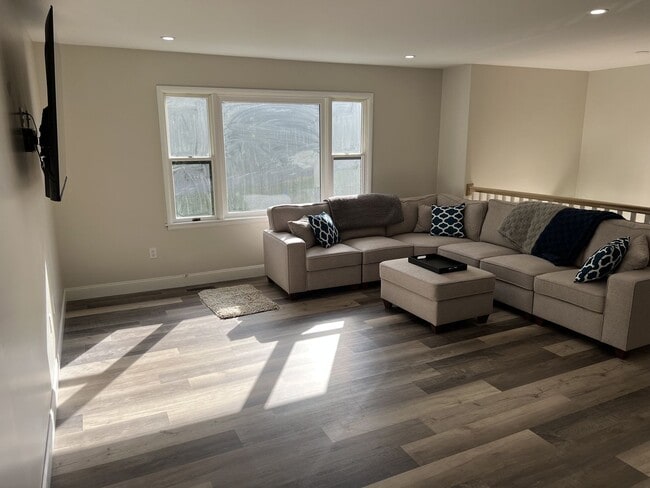 Building Photo - Charming Remodeled Single Home in Lemont, PA