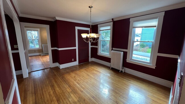 Building Photo - Lovely 3 Bedroom New Englander in Wonderfu...