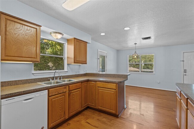 Building Photo - 336 Reppert St