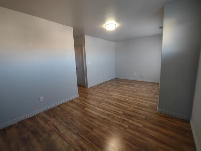 Building Photo - Hot Property! 3 Bedrooms under $1600!!!