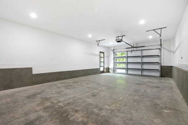 Building Photo - 4-bedroom, 4-bathroom Custom Home in Durha...