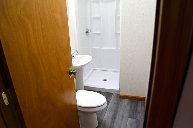 Building Photo - 4 bed 3 bath home, Lease through June 2027