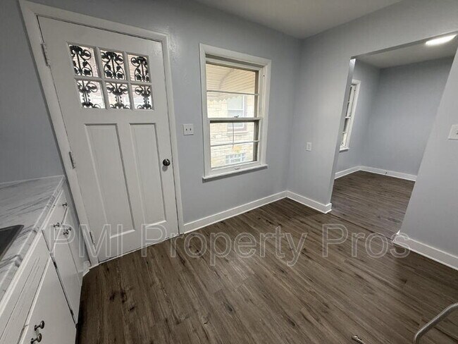 Building Photo - 2101 W Fairmount Ave