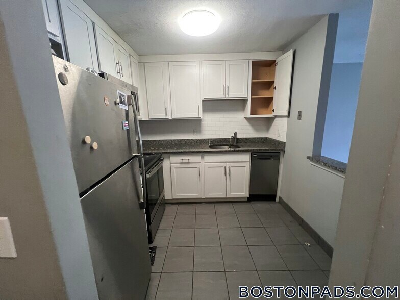 Building Photo - 245 Main St