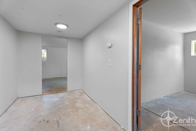 Building Photo - 4207 NE 59th Ave