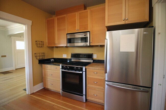 Building Photo - 6435 NE Cleveland Ave