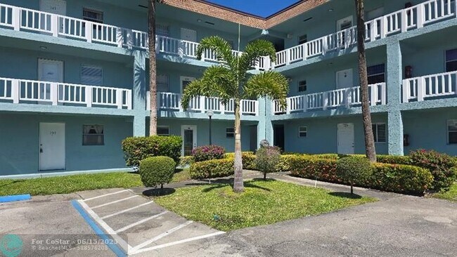 Building Photo - 606 SW Natura Blvd