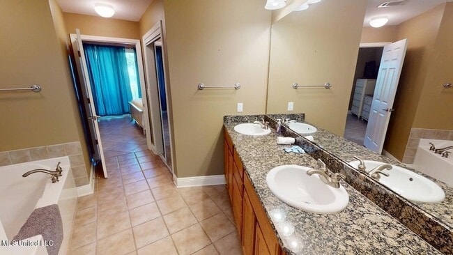 Building Photo - 2230 Beach Dr