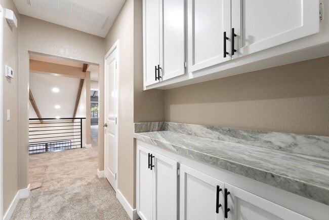 Building Photo - 968 Pinehurst Dr