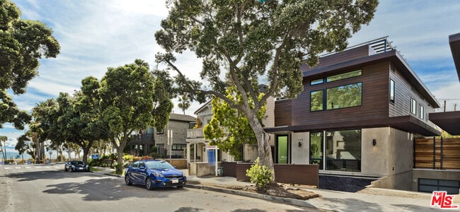 Building Photo - 139 Hollister Ave